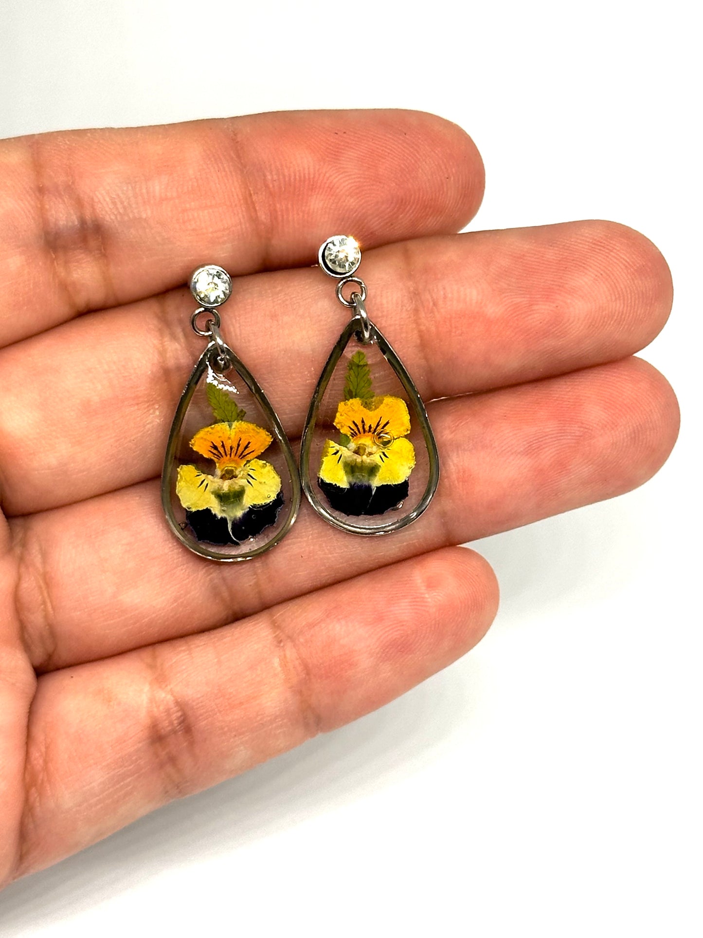 Mini violetta örhängen - silver