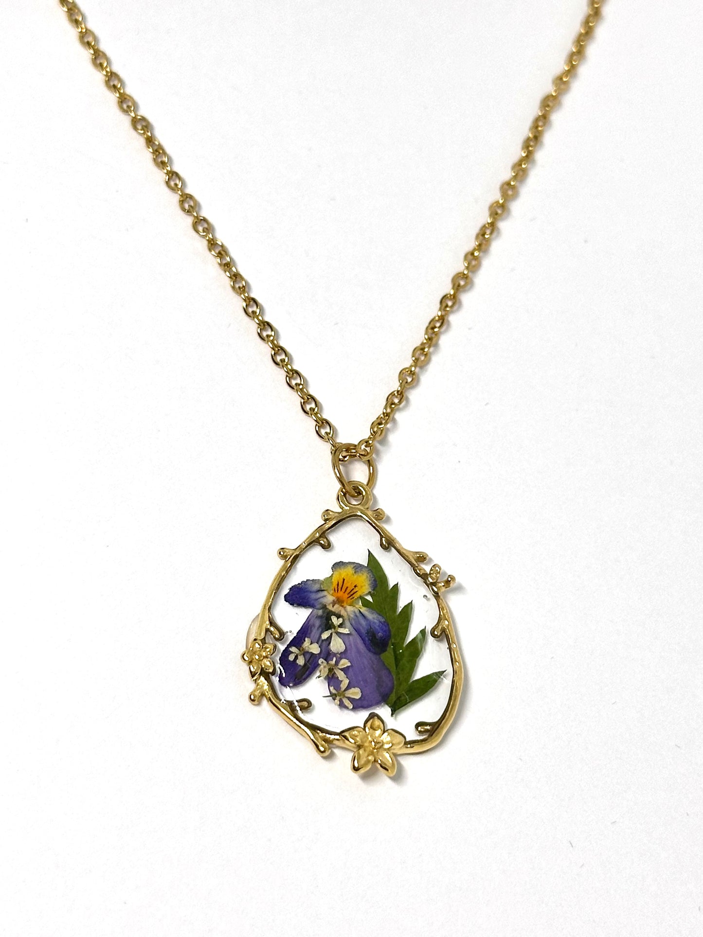 Romantiskt violett halsband