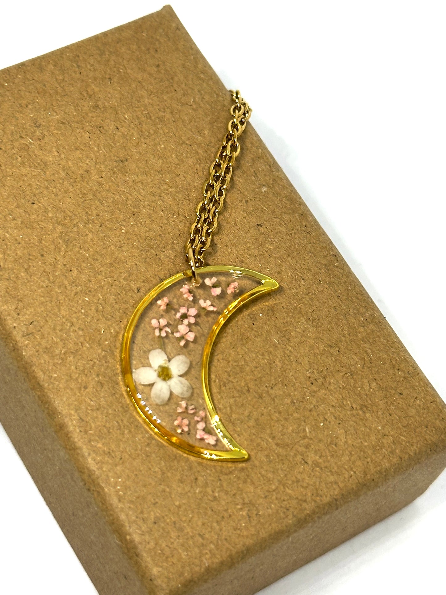 Luna Halsband – Vit Förgätmigej