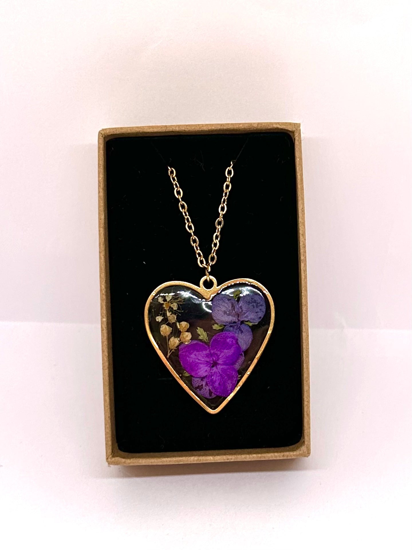 Collar Corazón Hortensias Violetas