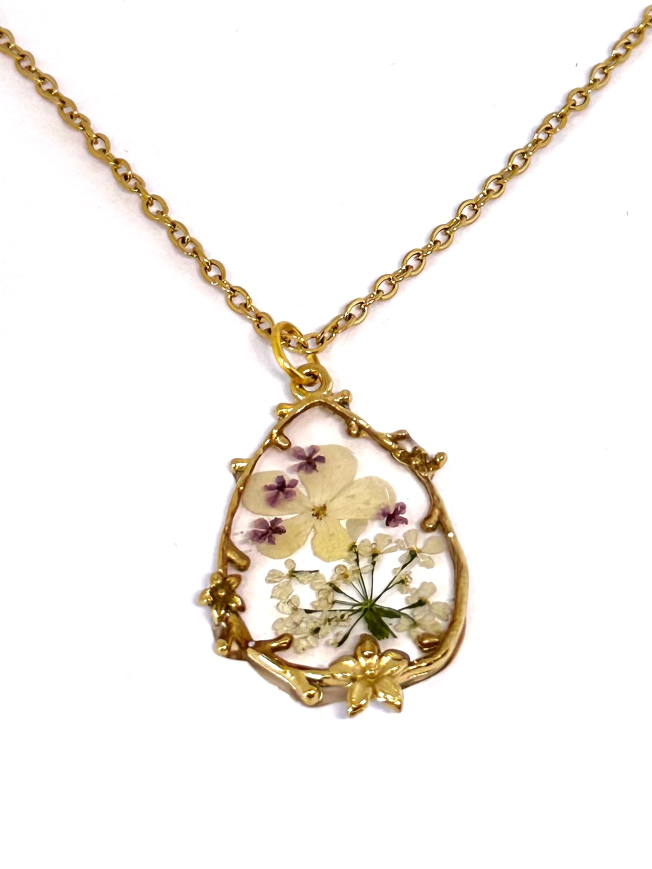 Collar Jardín Flor blanca silvestre