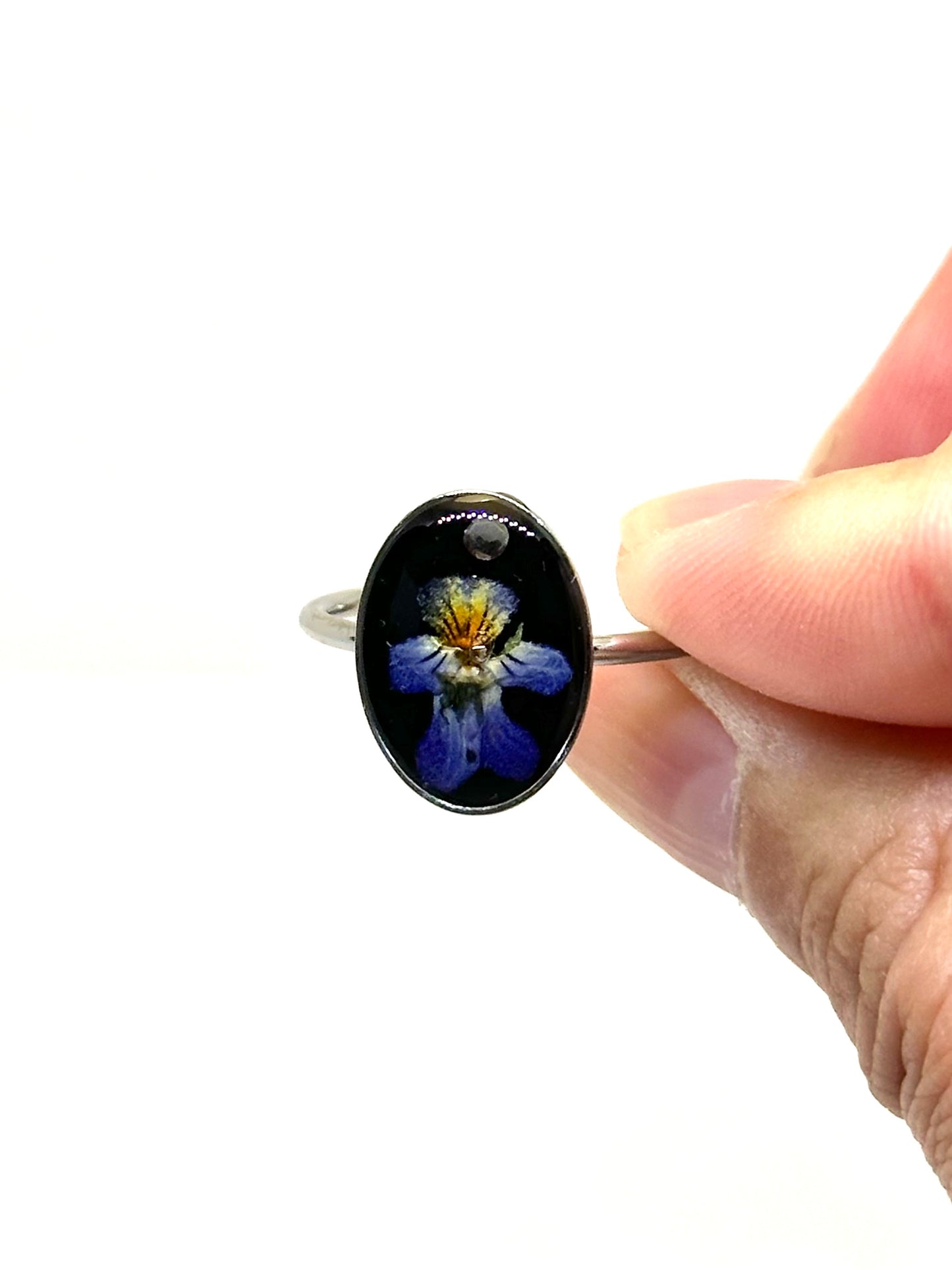 Mini violett ring - svart bakgrund