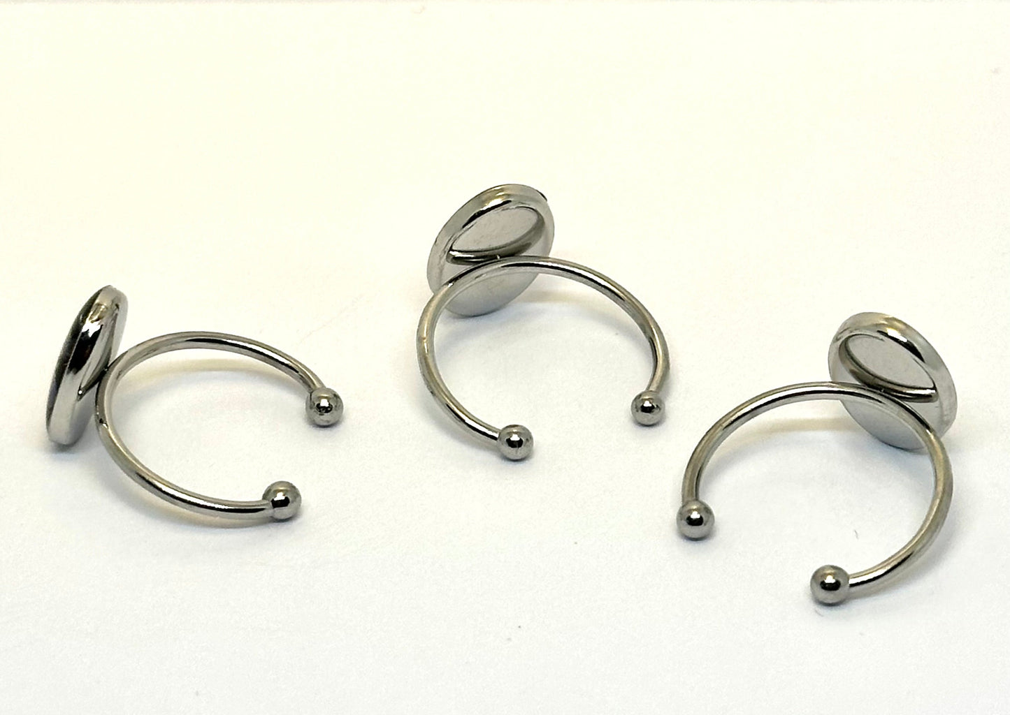 Mini violett ring - svart bakgrund