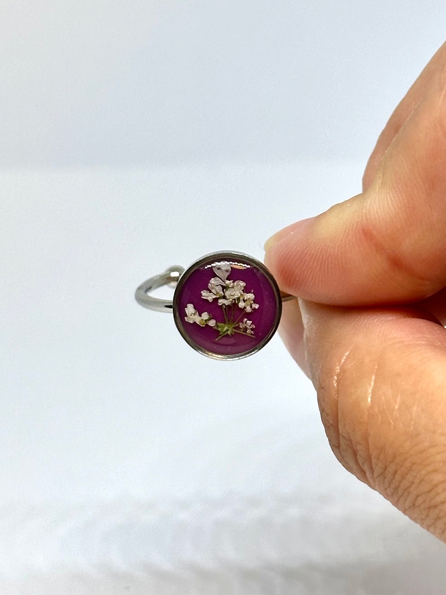 Körvel ring - lila bakgrund