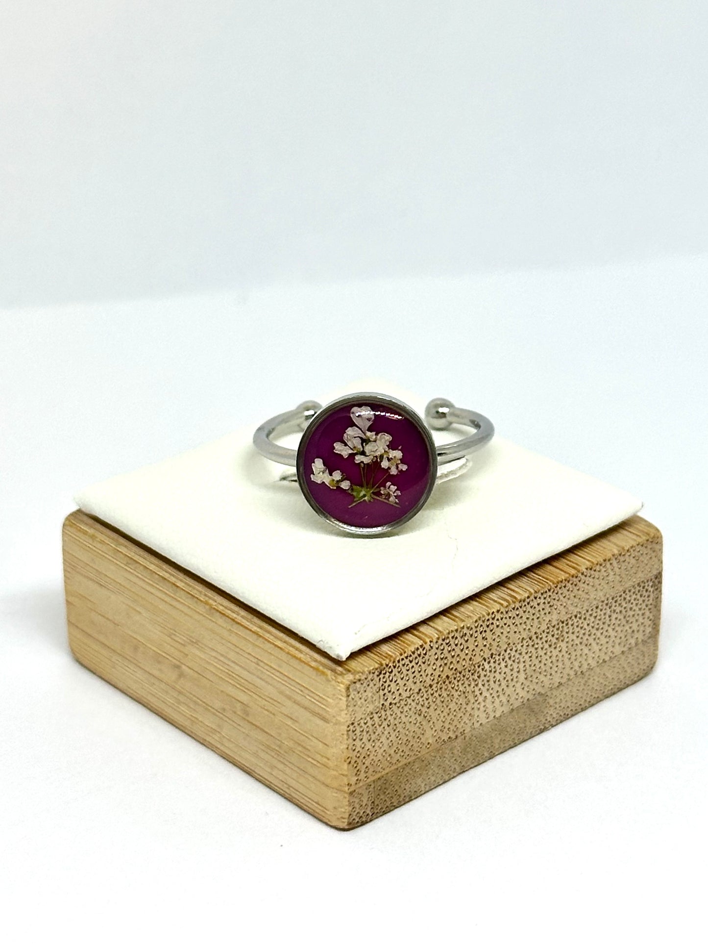 Körvel ring - lila bakgrund