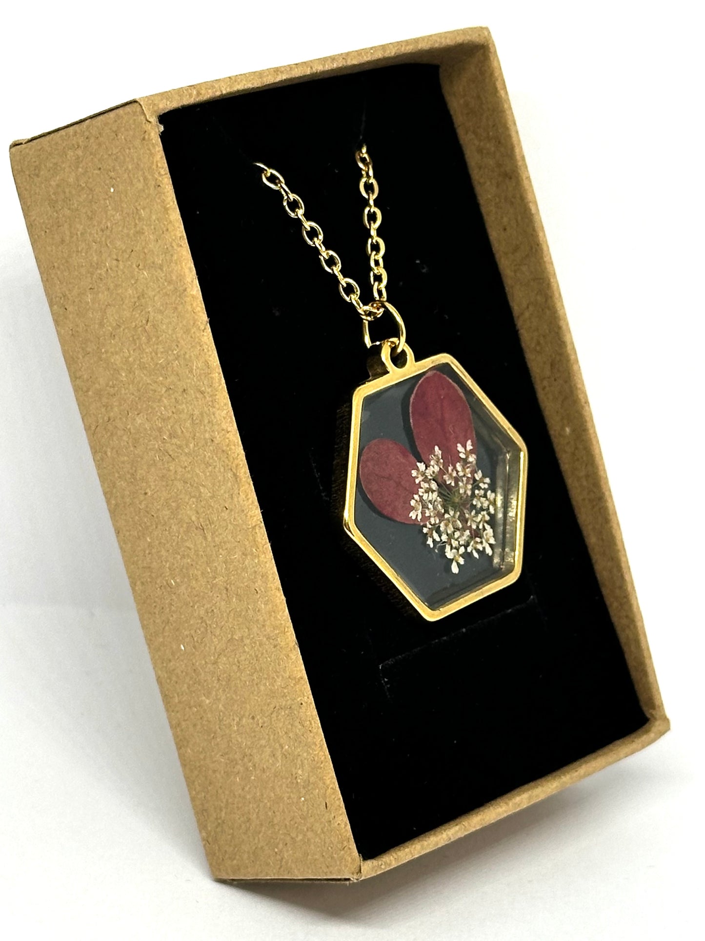 Halsband med höstlöv 