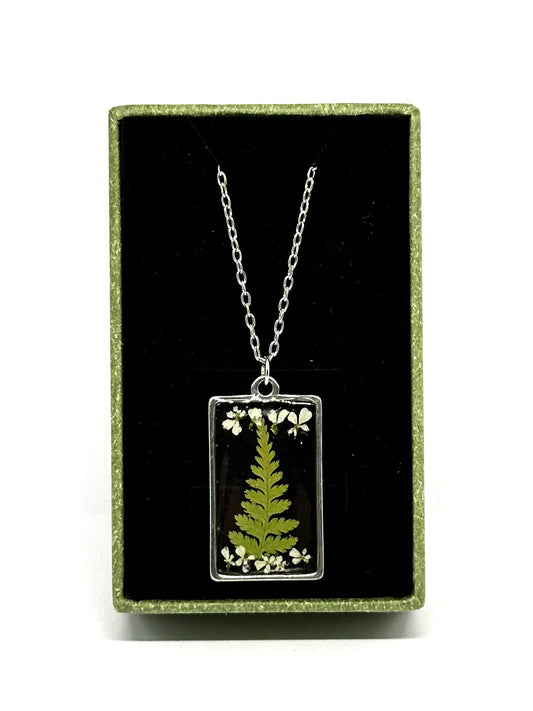 Rektangulärt ormbunkehalsband 