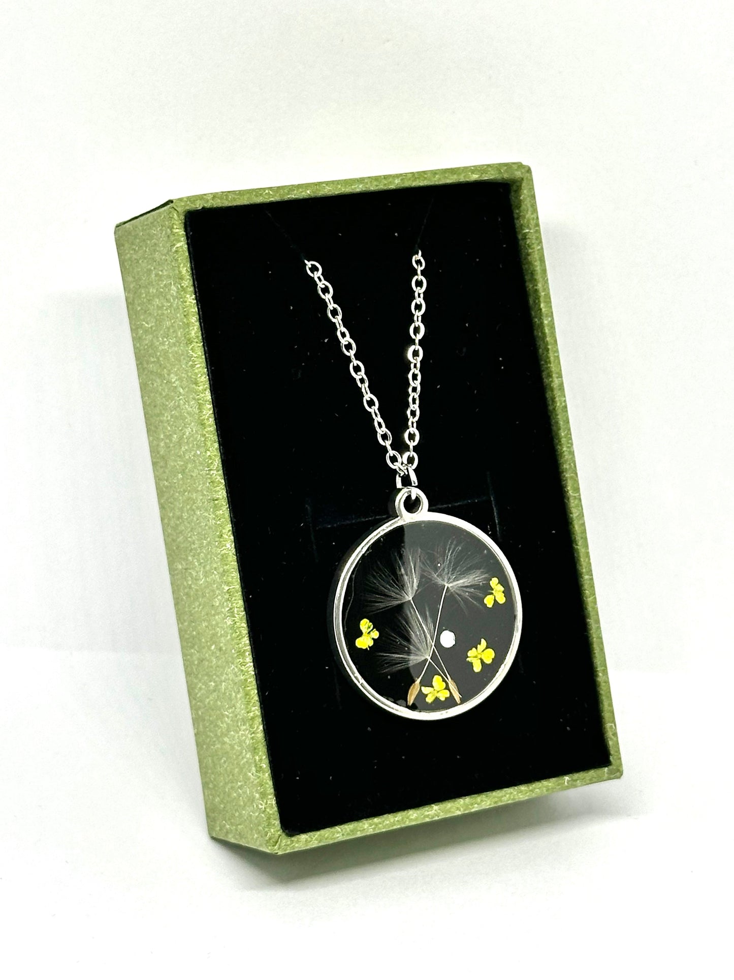 Maskros- och mini-halsband med gult blommotiv 