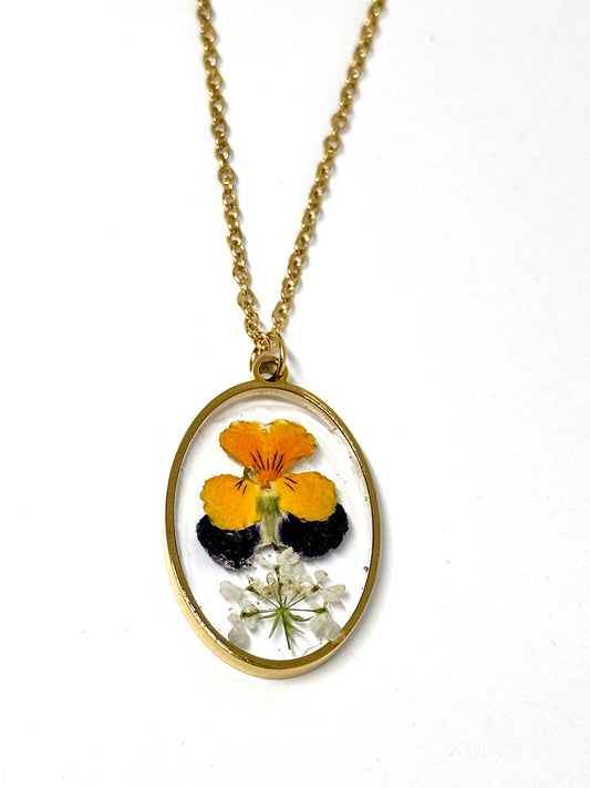 Ovalt halsband med gyllene penséer 