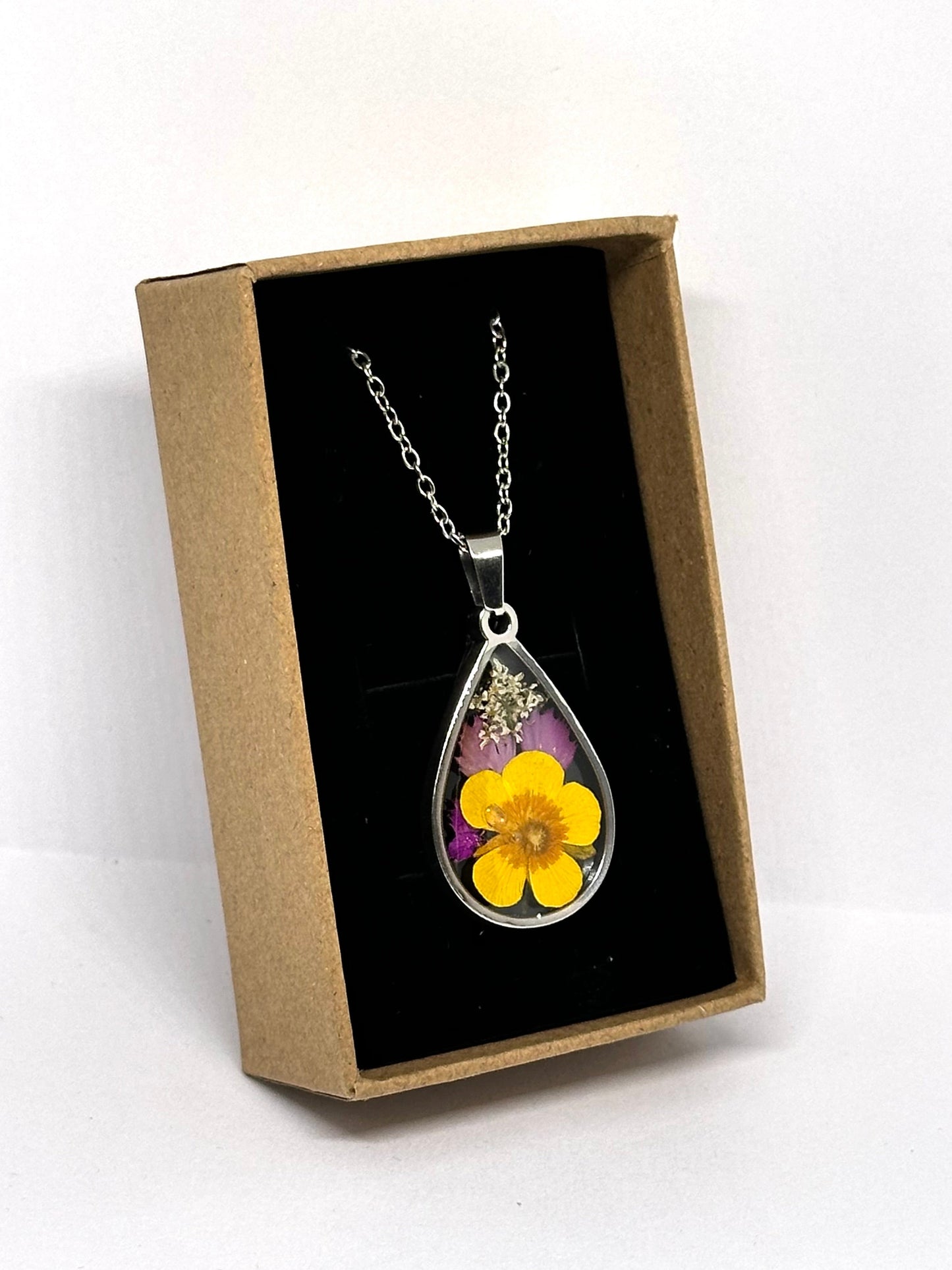 Vårträdgårdsdroppehalsband 