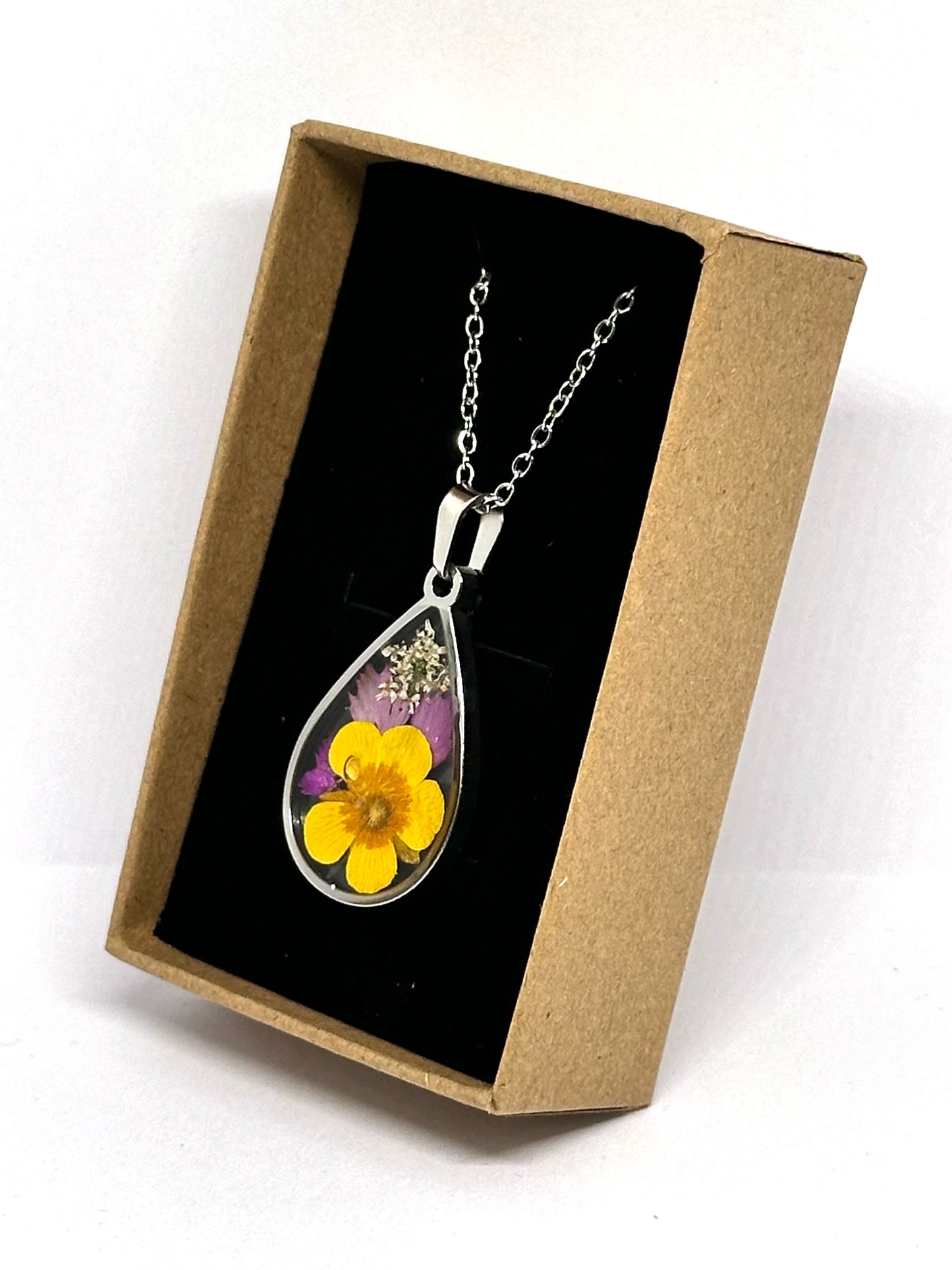 Vårträdgårdsdroppehalsband 