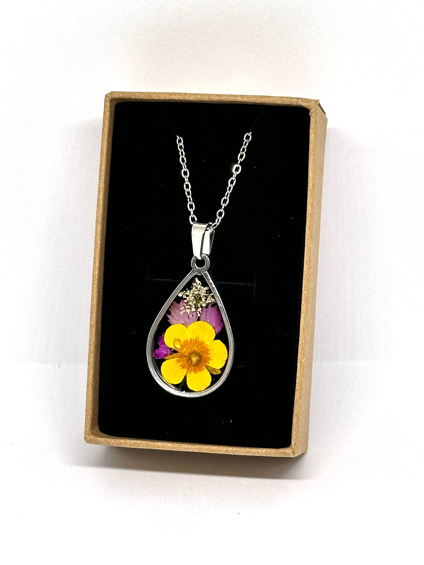 Vårträdgårdsdroppehalsband 