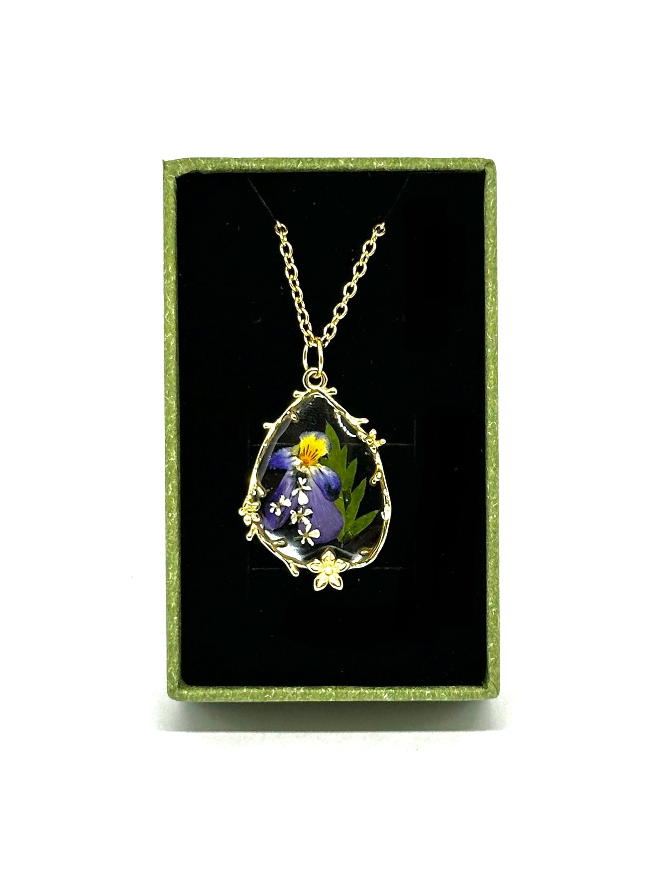 Romantiskt violett halsband 