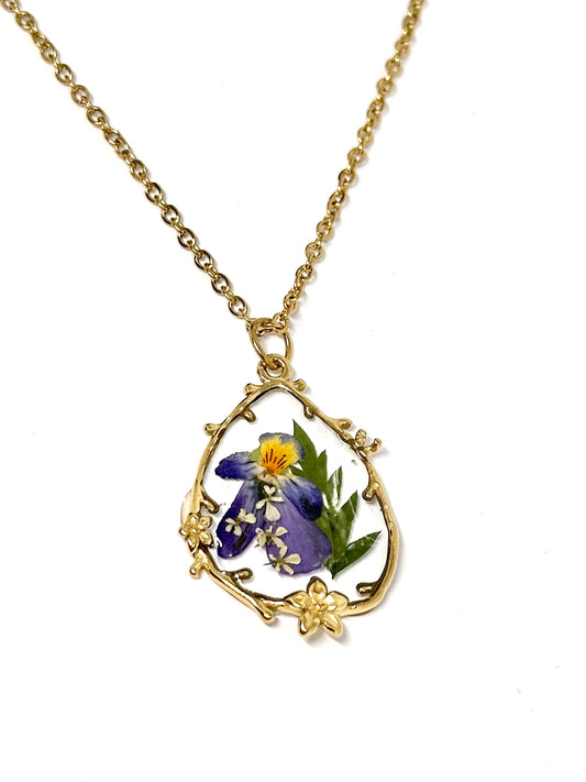 Romantiskt violett halsband 