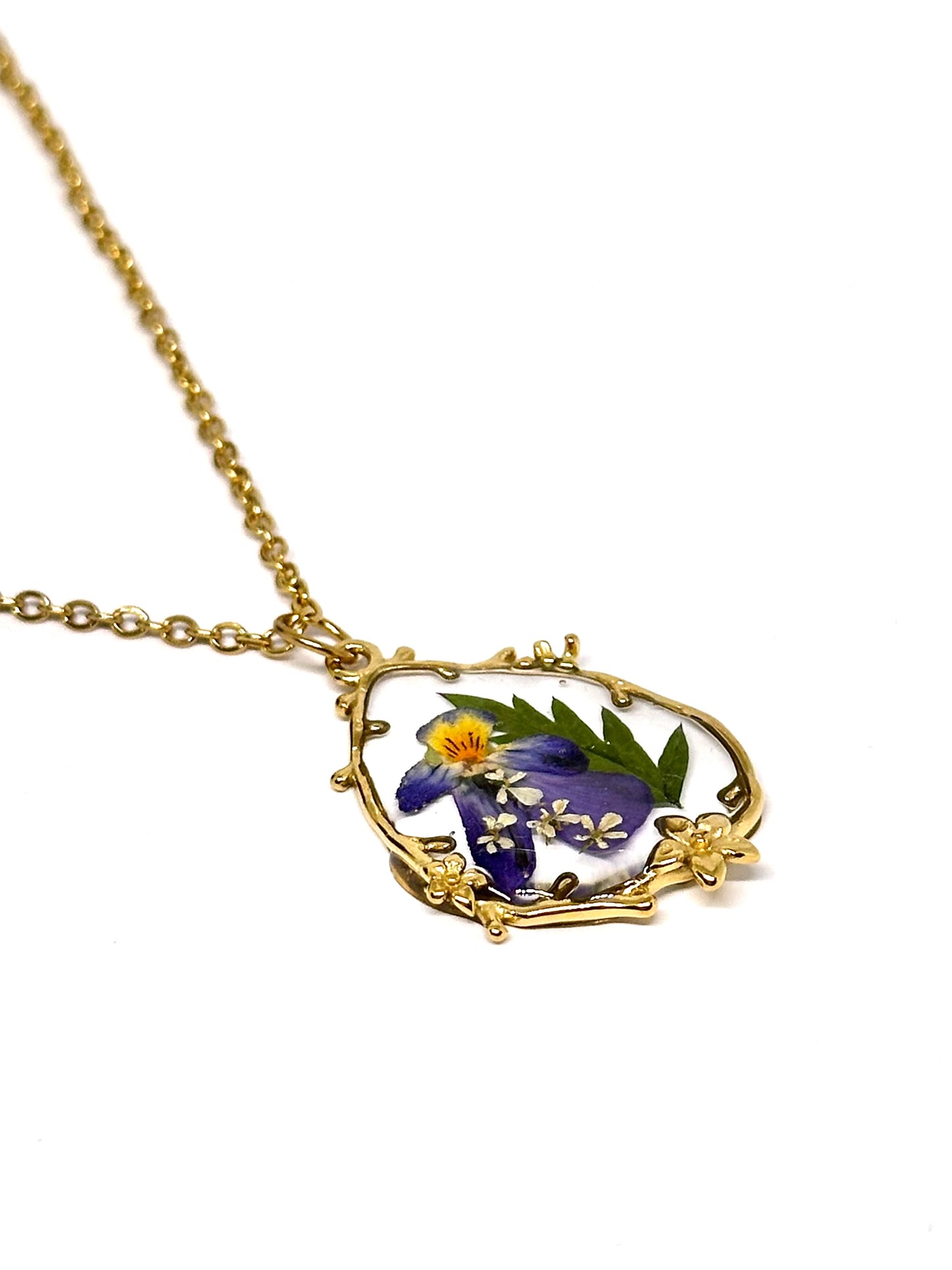 Romantiskt violett halsband 