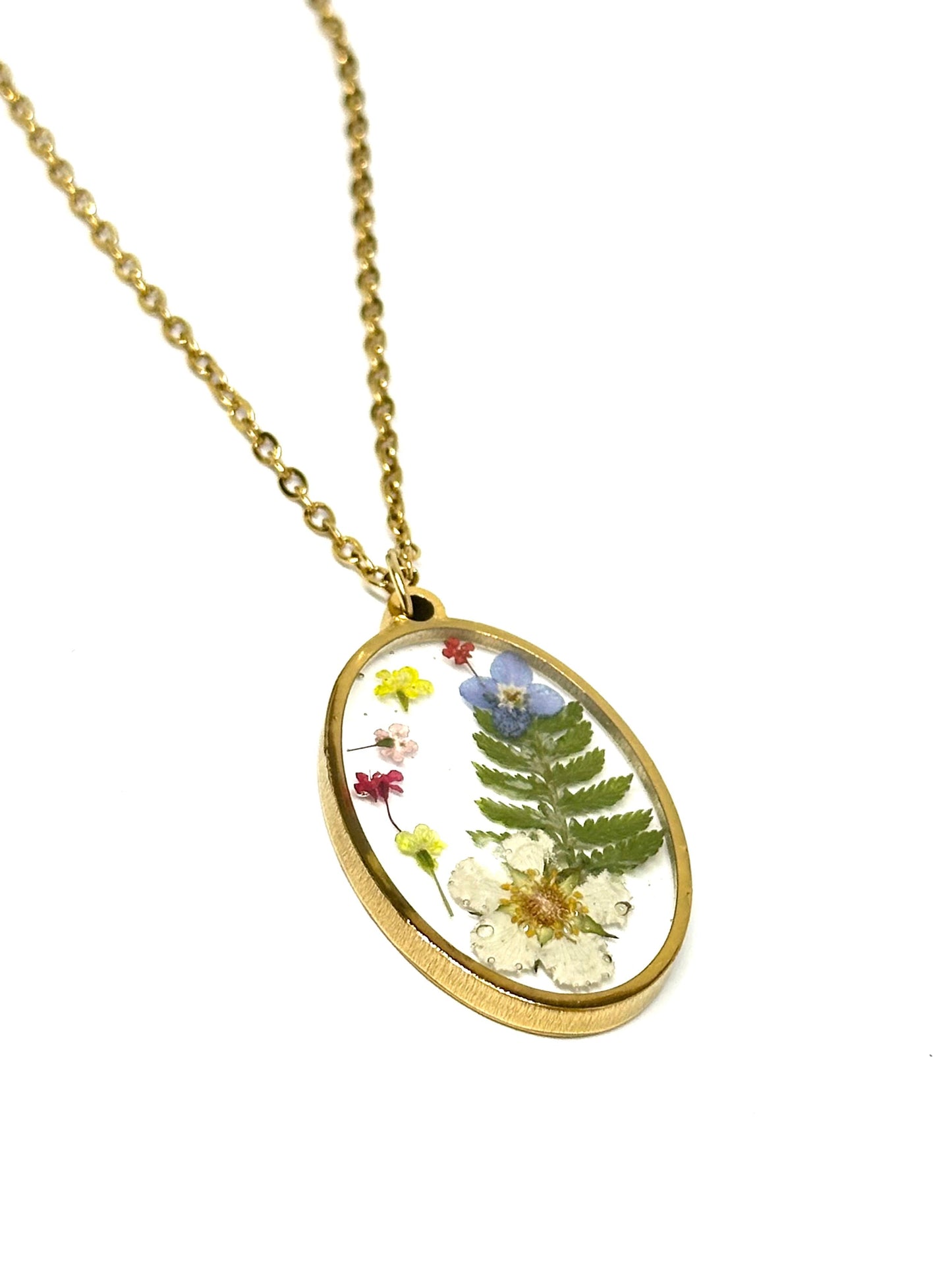 Ovalt halsband med jordgubb och ormbunke