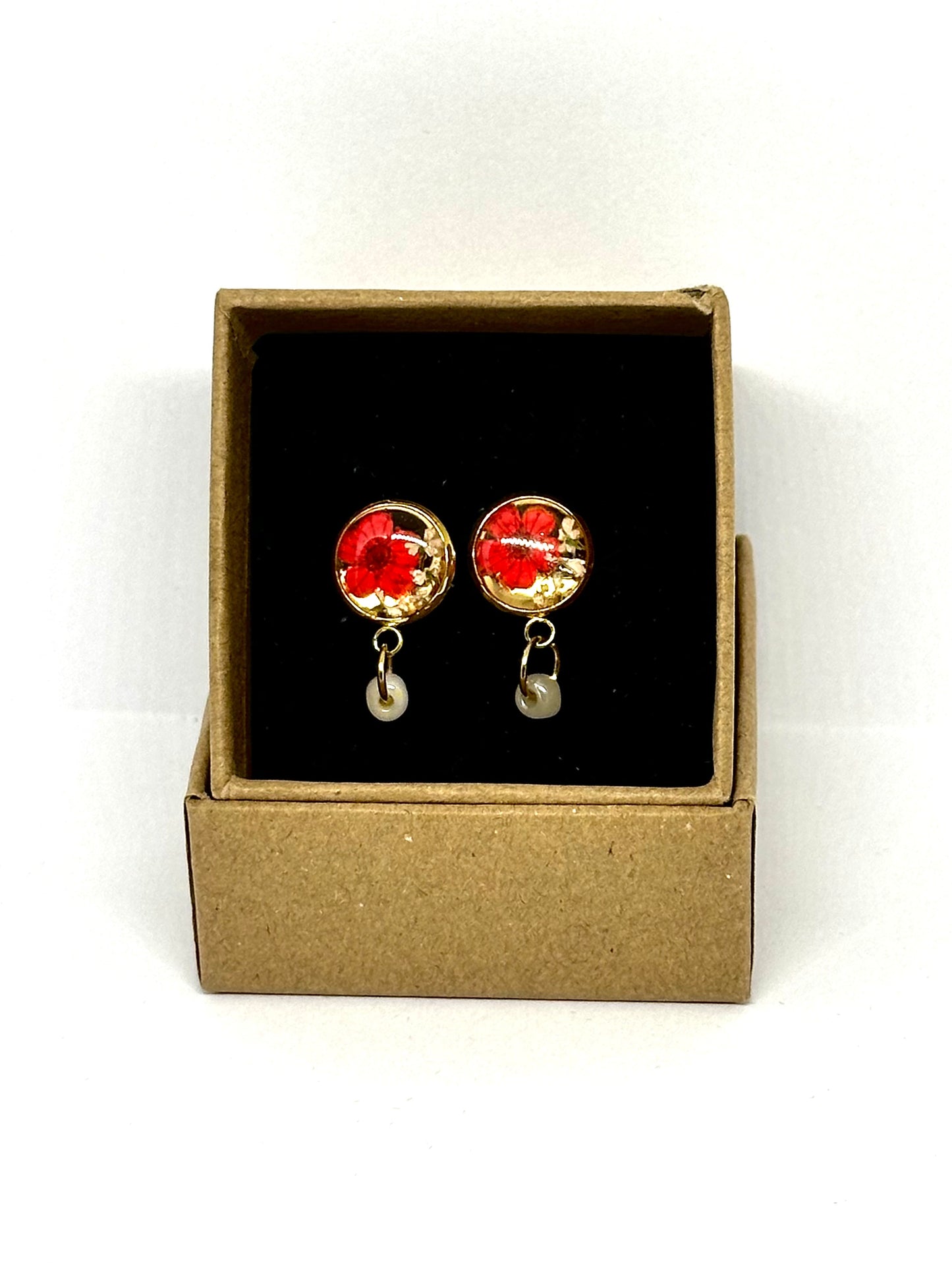 Veronica röda knappörhängen