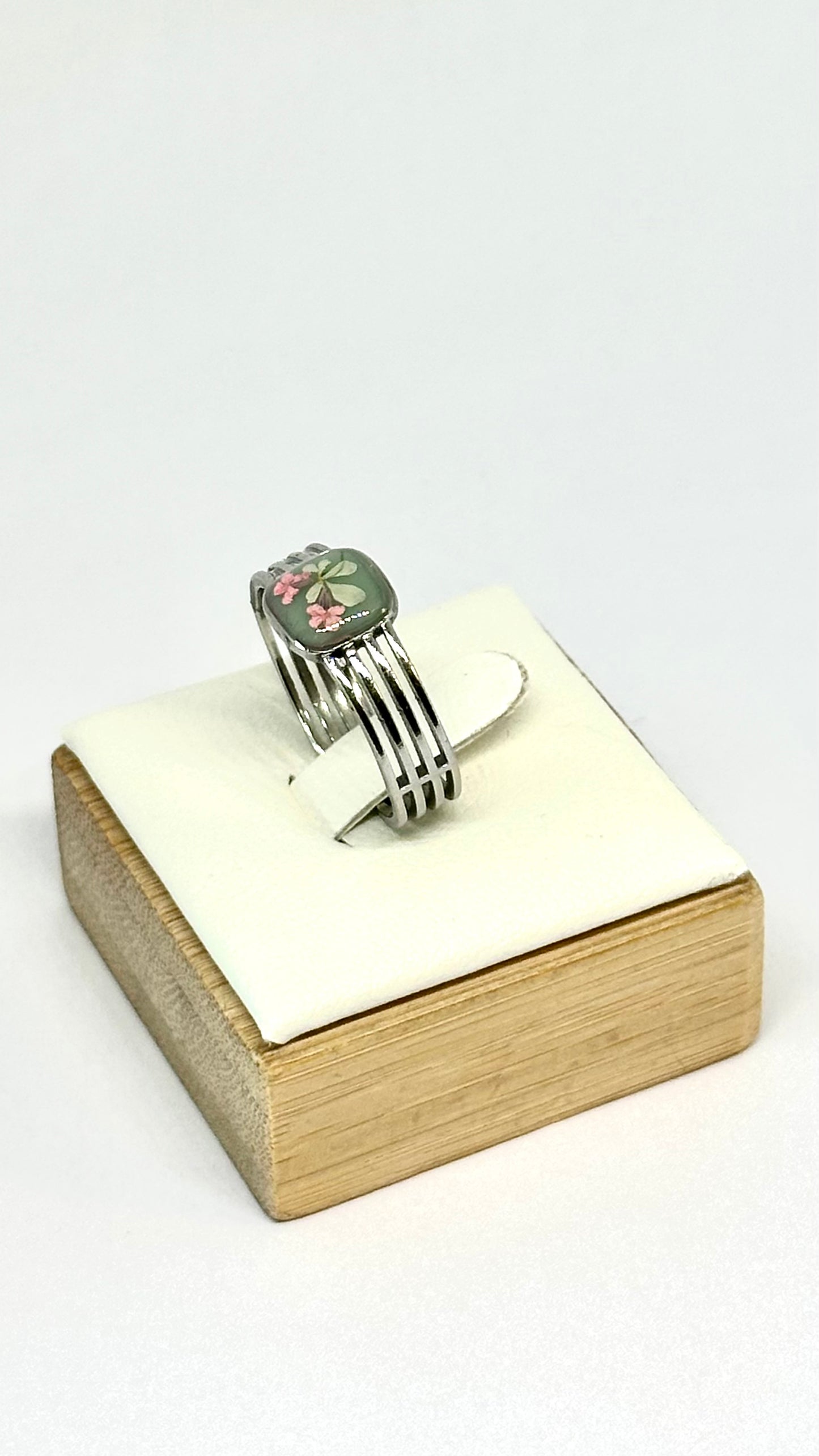 Queen Anne lace ring - Emerald