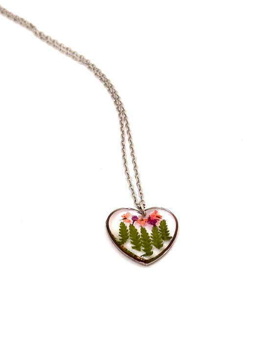 Collar Corazón Helecho y Flores Silvestres