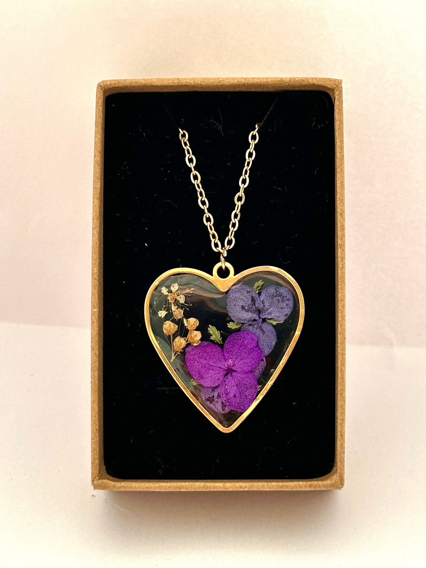Collar Corazón Hortensias Violetas