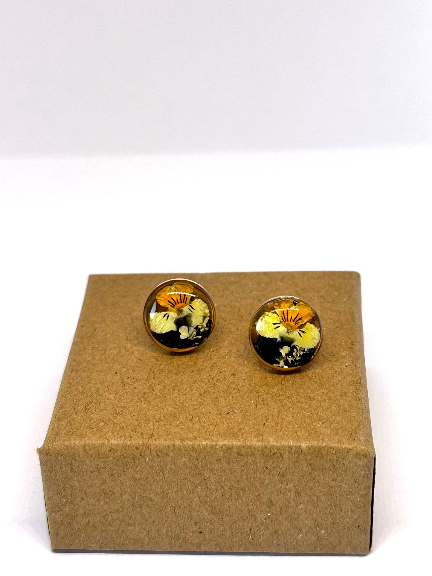 Pendientes Boton dorado  mini violeta
